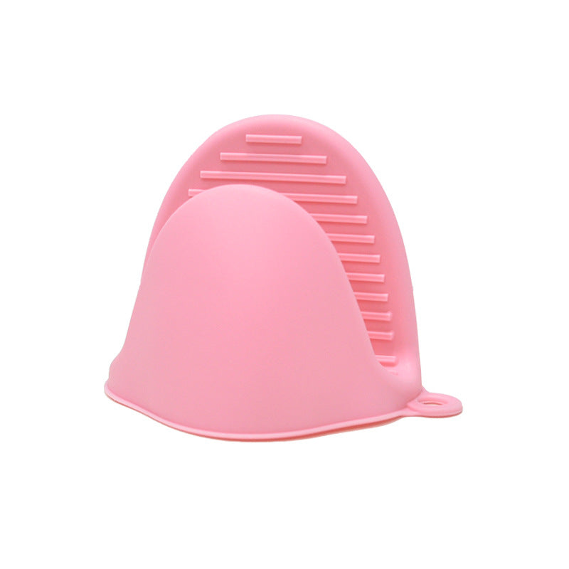 Silicone Oven Mitts in pink.